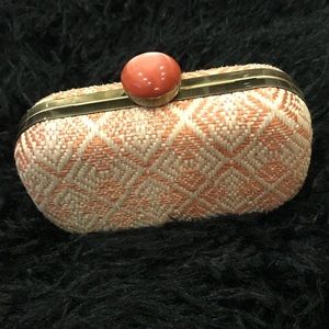 Coral Clutch